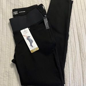 Maternity black Levi jeans